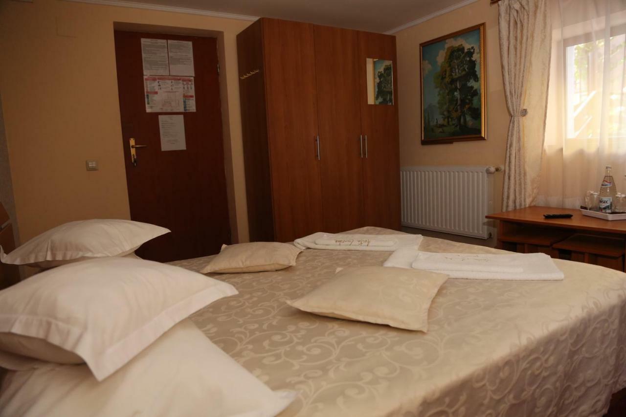 New Aosta Garden Hotel Sinaia Bagian luar foto