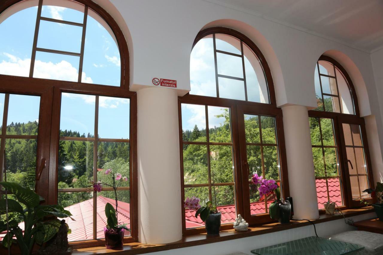 New Aosta Garden Hotel Sinaia Bagian luar foto
